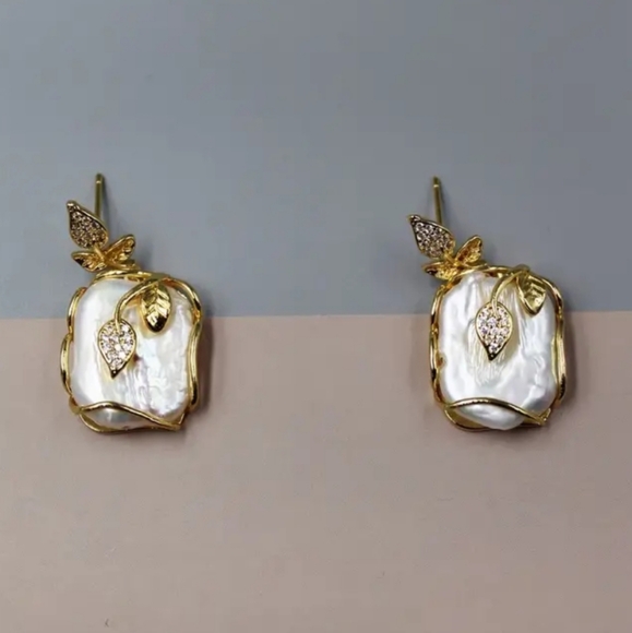 Handcrafted Artistic Natural Freshwater Baroque Pearl Set. - Picture 6 of 8